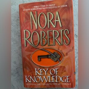 Nora Roberts Paperback Book Key‎ of Knowledge